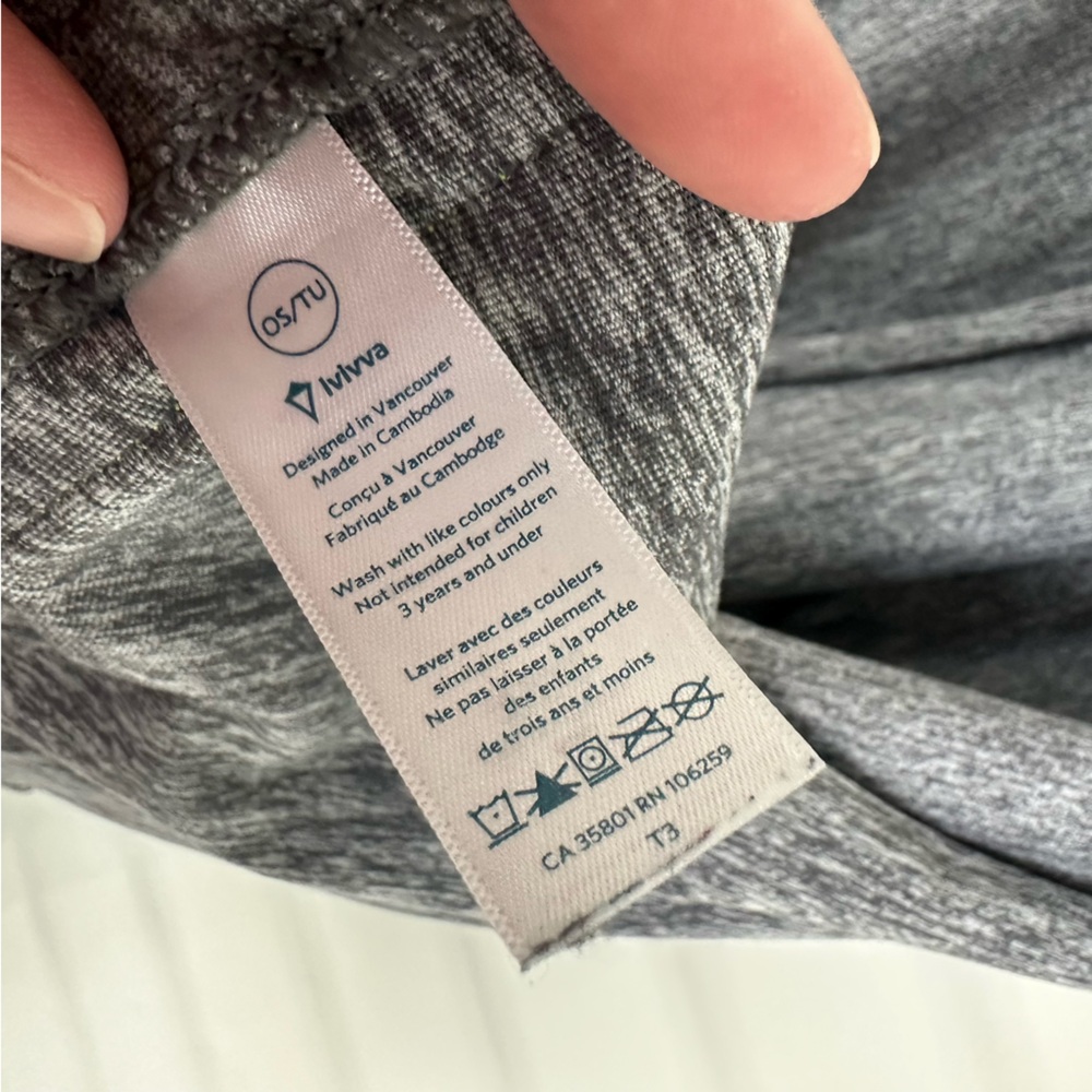 Ivivva Gray Scarf‎ Girls - Picture 5 of 10